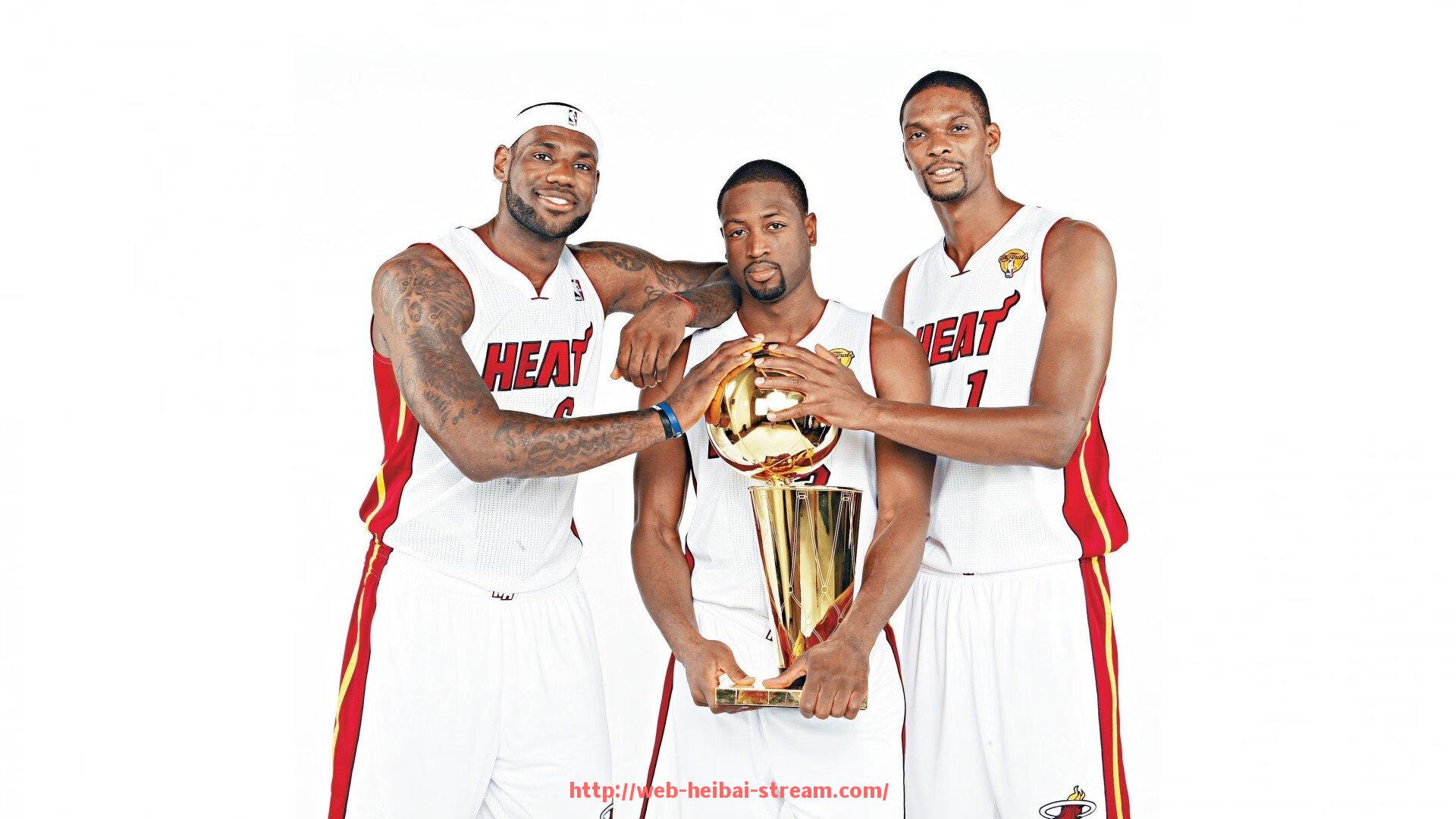 黑白体育直播-火箭队VS勇士队宿敌之战回顾与数据对比